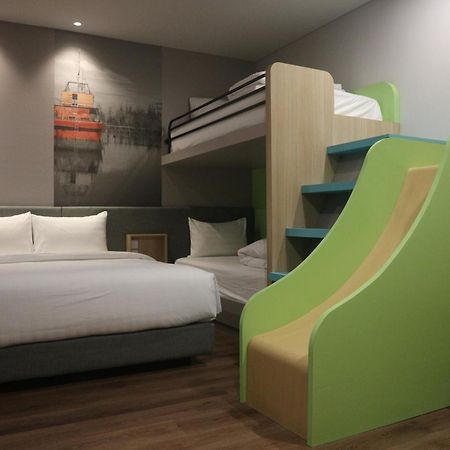 Golden Tulip Essential Belitung Tanjung Pandan Exterior foto