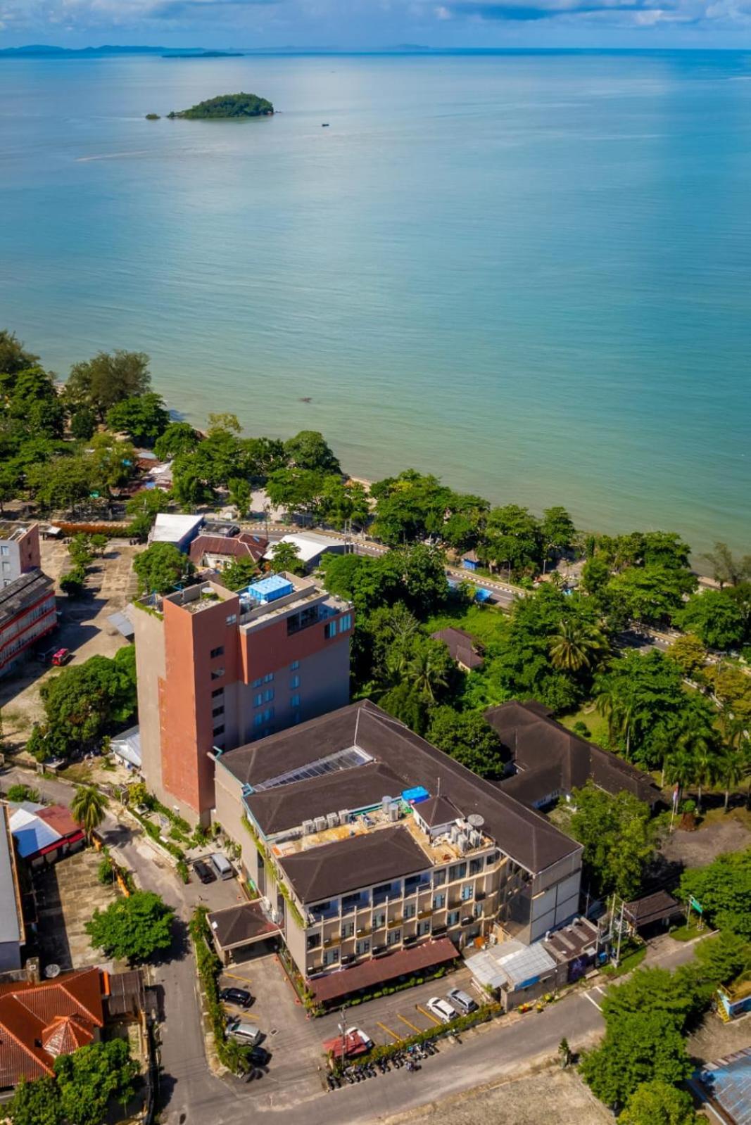 Golden Tulip Essential Belitung Tanjung Pandan Exterior foto